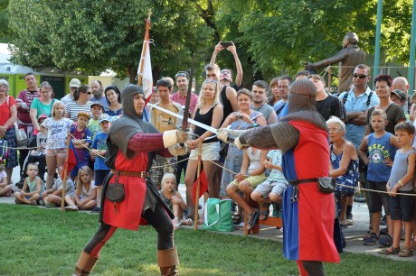 IV. Béla harcászata - hagyományőrző íjászok és kardforgatók szállták meg a Zichy ligetet